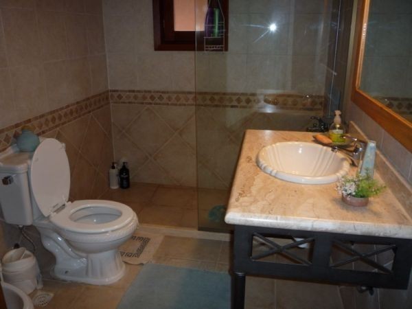 Hermosa casa para alquilar a tres cuadras del mar en Pinares.